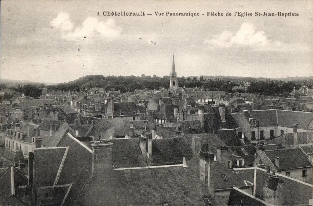 Châtellerault — Panoramablick — Turm der Kirche St-Jean-Baptiste - Vorderseite