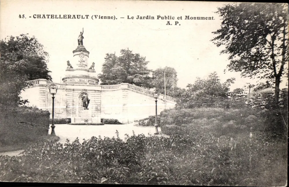 Châtellerault (Vienne) — Il Giardino Pubblico e Monumento alla Gloria dell'Evolutiva Francese — A.P. - Recto