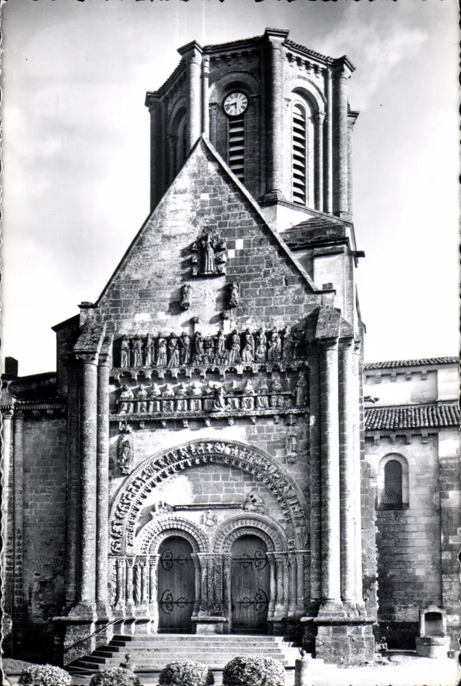 Chiesa di Vouvant — Facciata XI e XII — Cliché von Emoo - Luçon - Recto