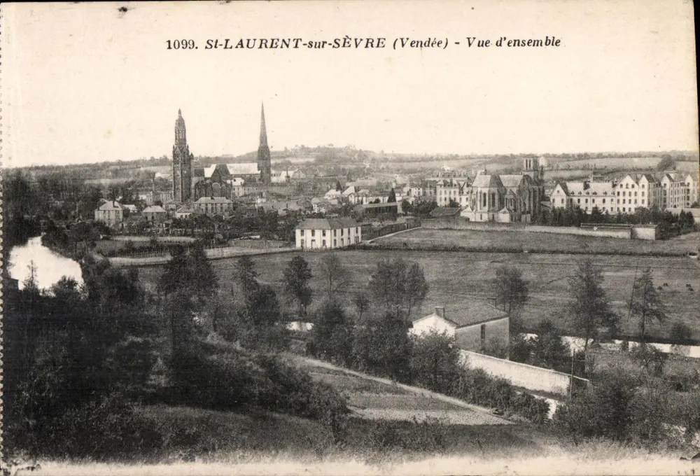 St-Laurent-sur-Sèvre (Vendée) — Vista geral — Phototype Jelily-Robert-Mortagne, n°1099 - Frente