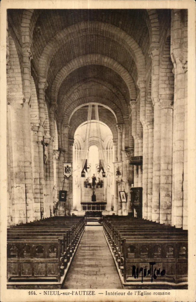 NIEUL-sur-l'AUTIZE — Innenansicht der romanischen Kirche — Artistische Editionen R. Bergevin - Vorderseite
