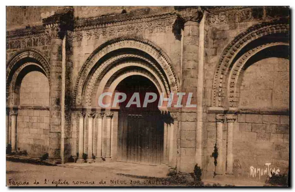 Fassade der romanischen Kirche von Nièul-sur-l'Autize — Verlag: Raymond Bergevin Art Editions, La Rochelle - Vorderseite