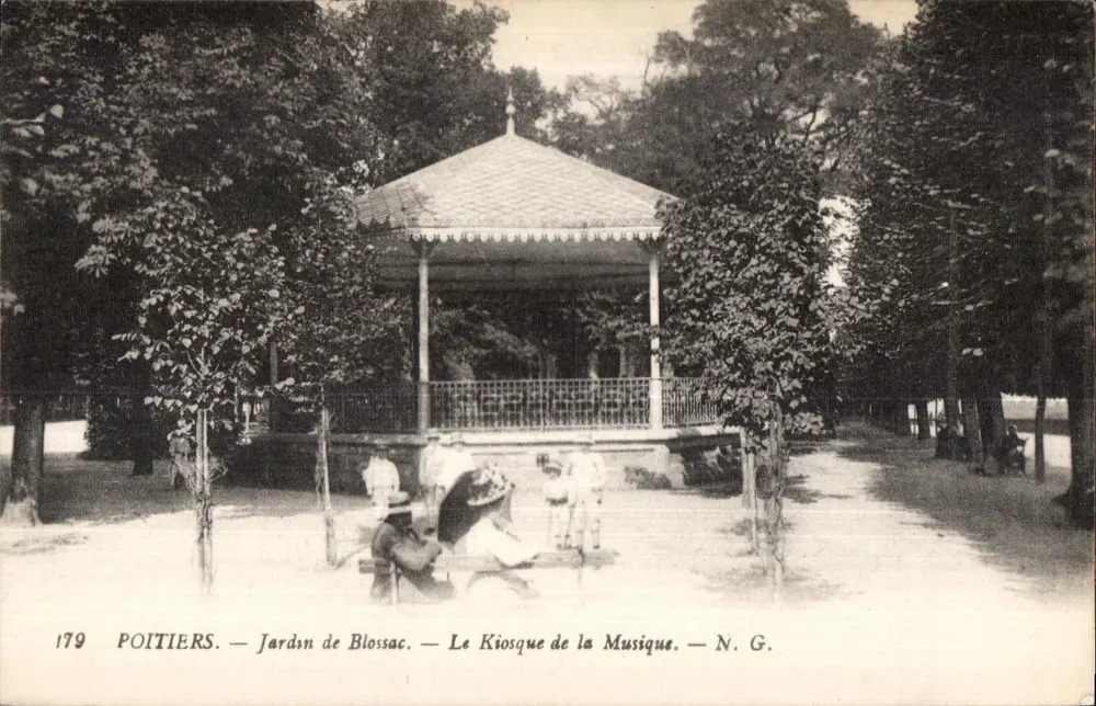 Poitiers — Jardin de Blossac — Le Kiosque de la Musique — N. G. - Vorderseite