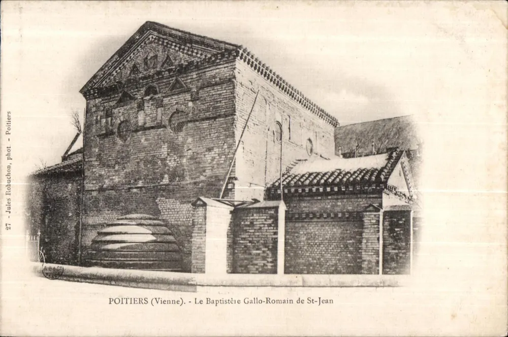 Poitiers (Vienne) - Der gallo-römische Baptisterium von St-Jean — Jules Robachon, phot. Poitiers - Vorderseite