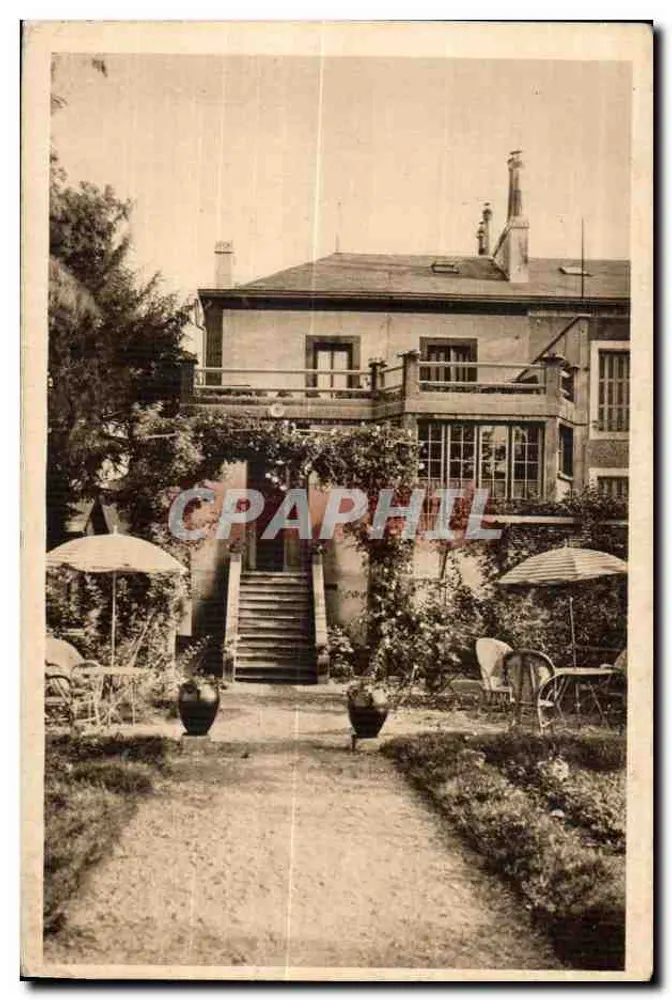 Poitiers (Vienne) — O Favillonn Rouge — J. Robuchon, foto e cartazes - Frente