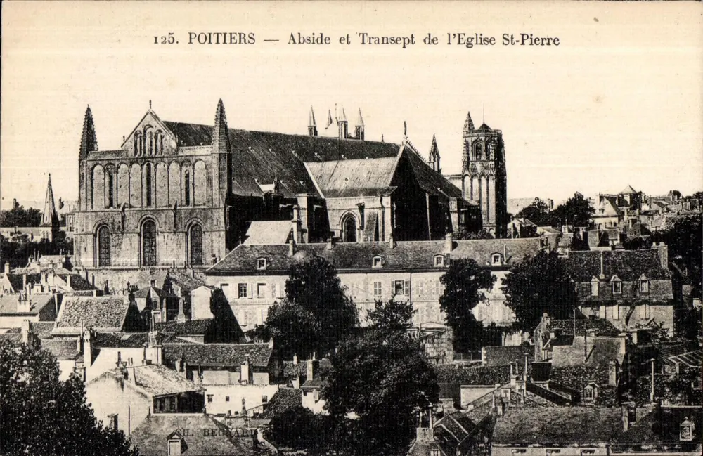 Poitiers — Apse und Transept der Kirche St-Pierre — H. BECART - Vorderseite