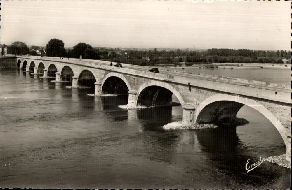 Brücke von Dammarie-sur-Loire — Panoramablick — Émaches - Vorderseite
