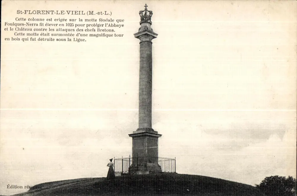 St-FLORENT-LE-VIEIL (M.-et-L.) — coluna comemorativa sobre motte feudal — Edição reservada - Frente