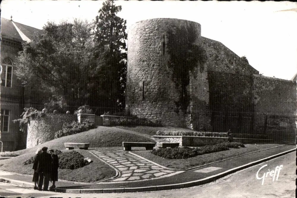 Avranches (Manche) — O Donjon — Greff - Frente