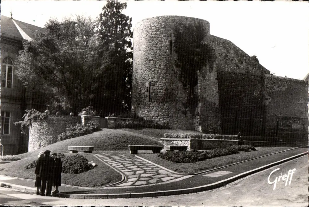 O Donjon — Avranches (Manche) — Greff - Frente