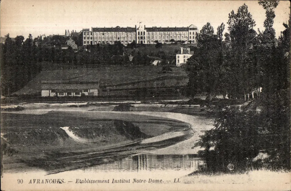 Avranches — Estabelecimento Instituto Notre-Dame — LL - Frente