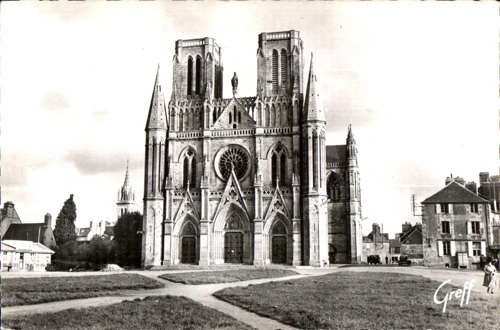 Avranches — A Catedral Notre-Dame — Greff - Frente