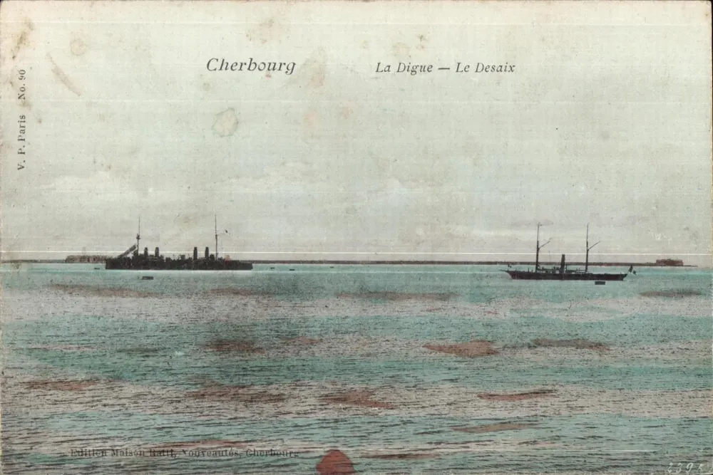 Cherbourg — A Digue — Le Desaix — Edição Maison Hatt, Nonveautés, Cherbourg, No. 50 - Frente
