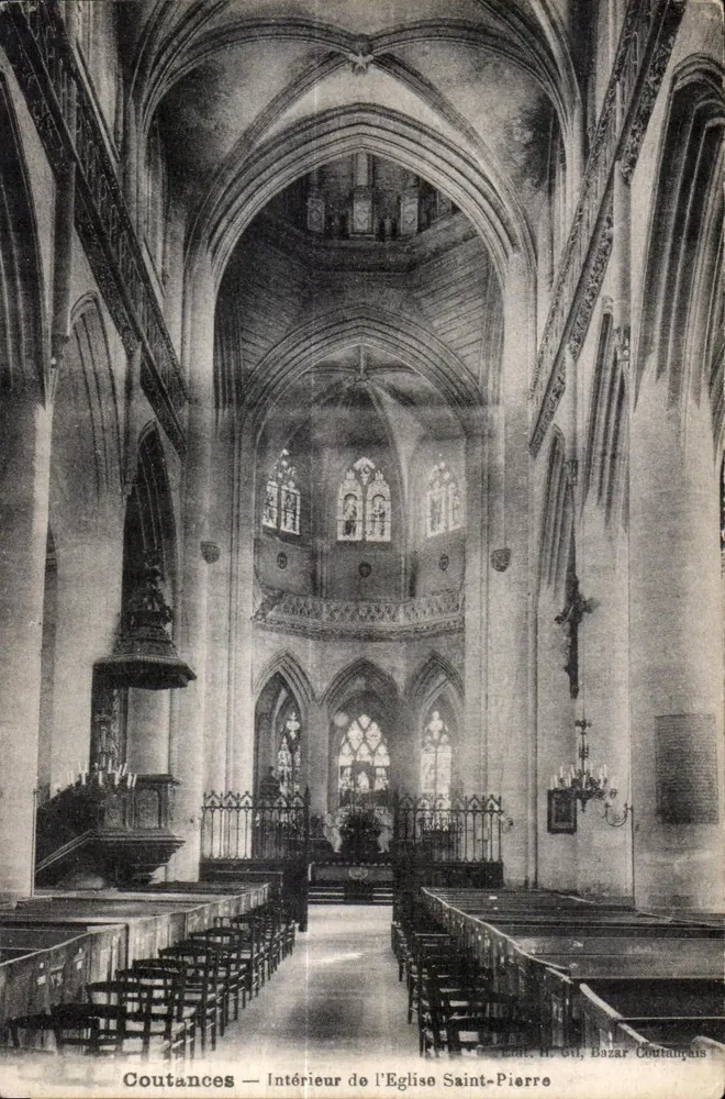 Coutances — Interior da Igreja de São Pedro — H. Gli, Bazart Coutanpais - Frente