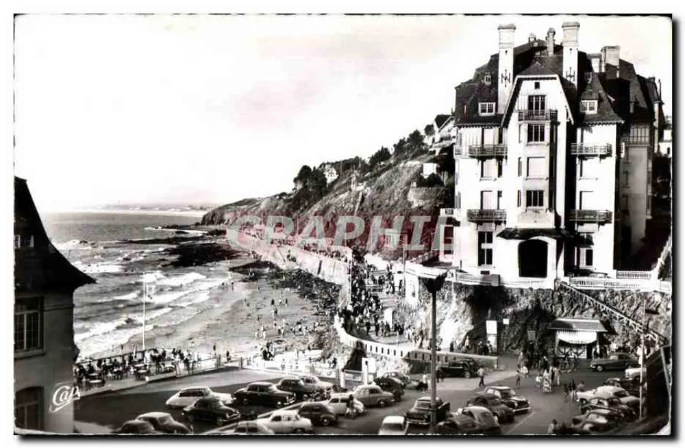 Granville — Die Strandpromenade, der Deich und das Hotel Normandy — Réal-Photo - Vorderseite
