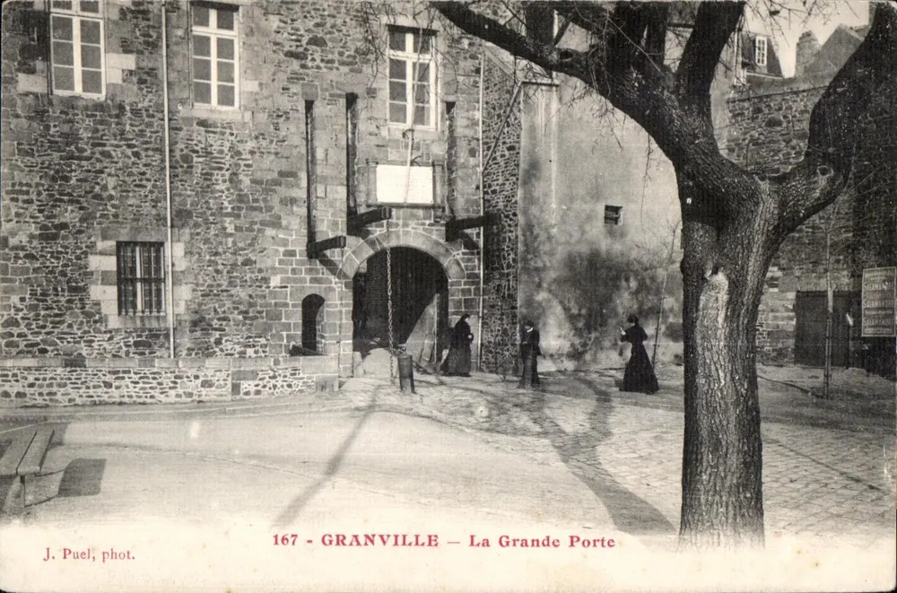 Granville — La Grande Porte — J. Puel, phot. n° 167 - Frente