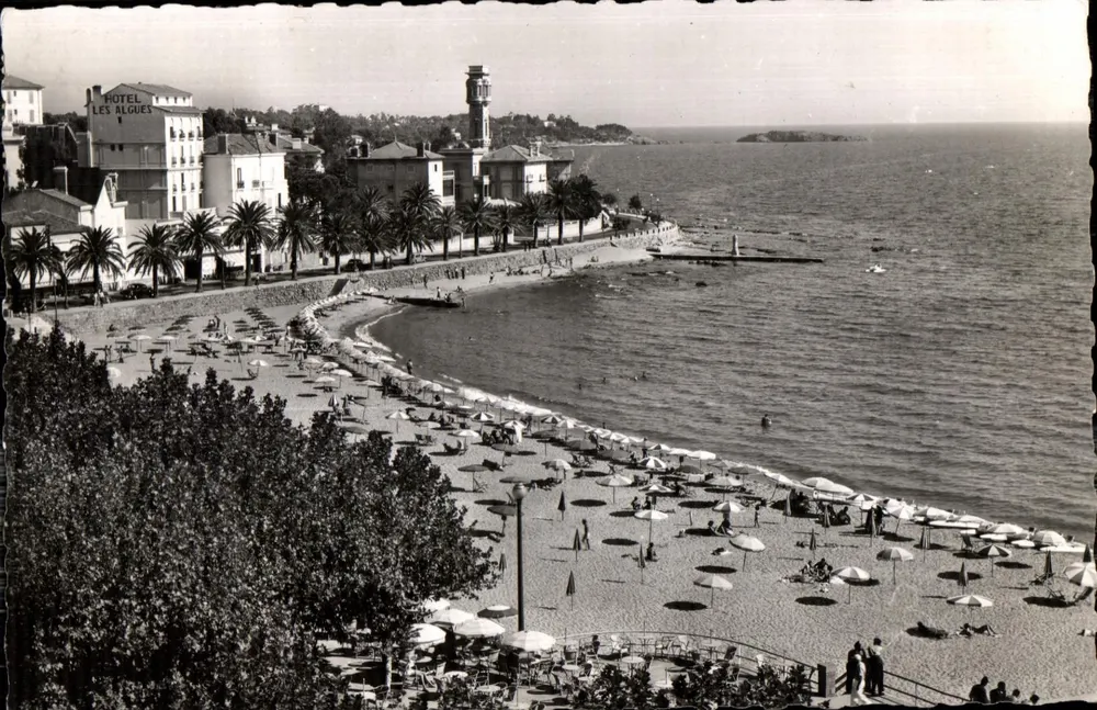 Saint-Raphaël — Panoramablick auf den Strand — Rella-Editionen - Vorderseite