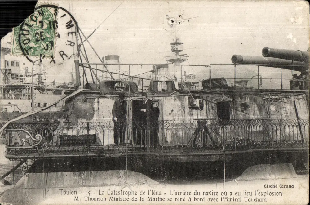 Toulon - Die Katastrophe der Eléna - Der achter Teil des Schiffes, an dem die Explosion stattfand - Herr Thomson, Minister der Marine, betritt das Schiff mit Admiral Touchard - Vorderseite