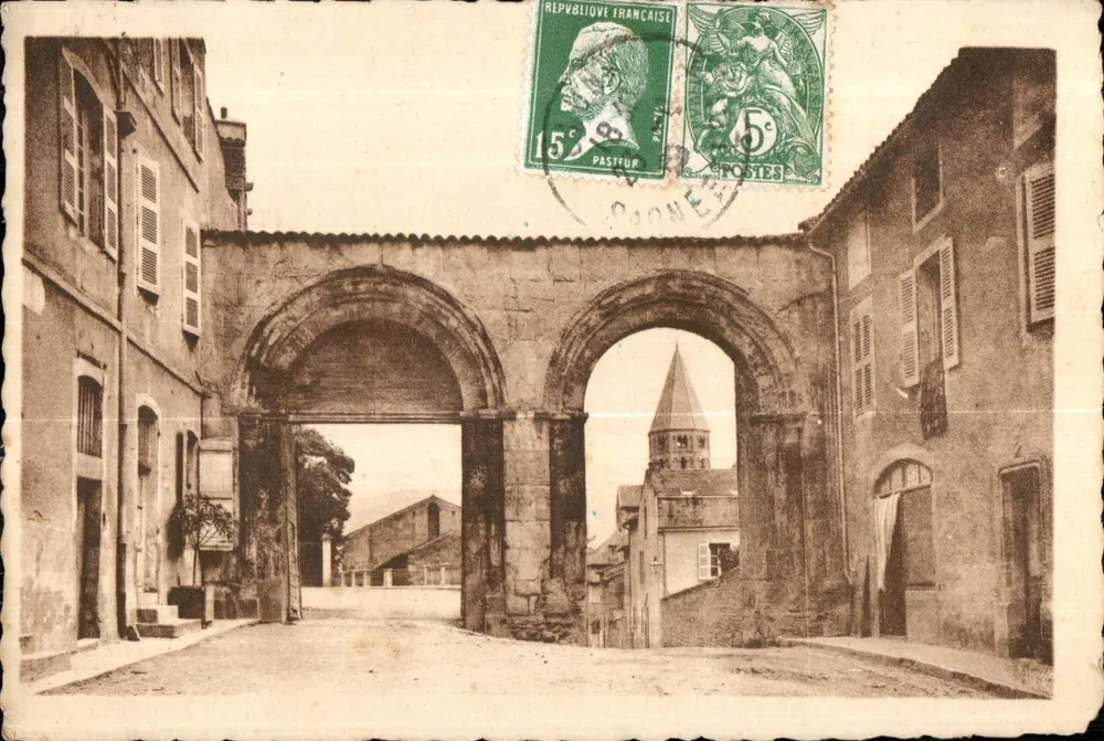 Cluny — Portas de entrada da Abadia — editor anônimo, número de série não visível - Frente