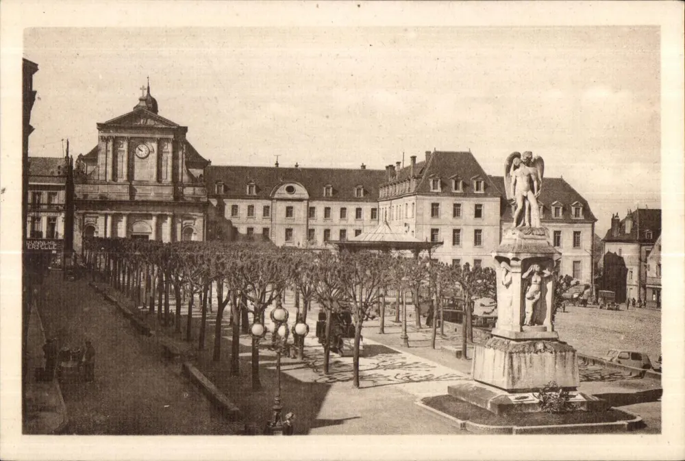 Autun — Colégio e Monumento aos Mortos — editor S.&L. n°44 - Frente