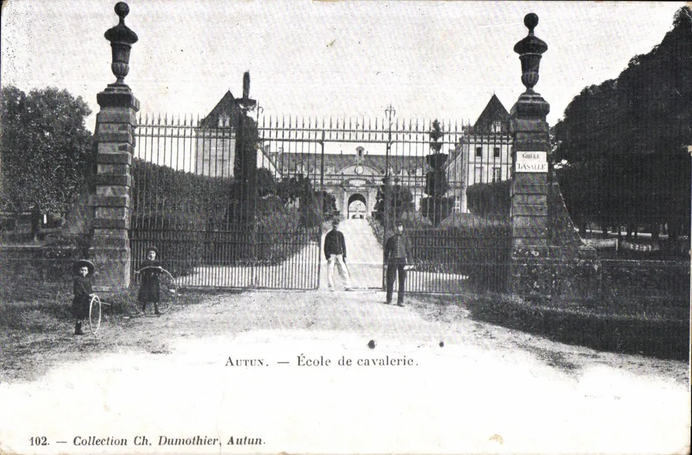 Autun — Escola de Cavalaria — G. Lasalle, n°102 - Frente