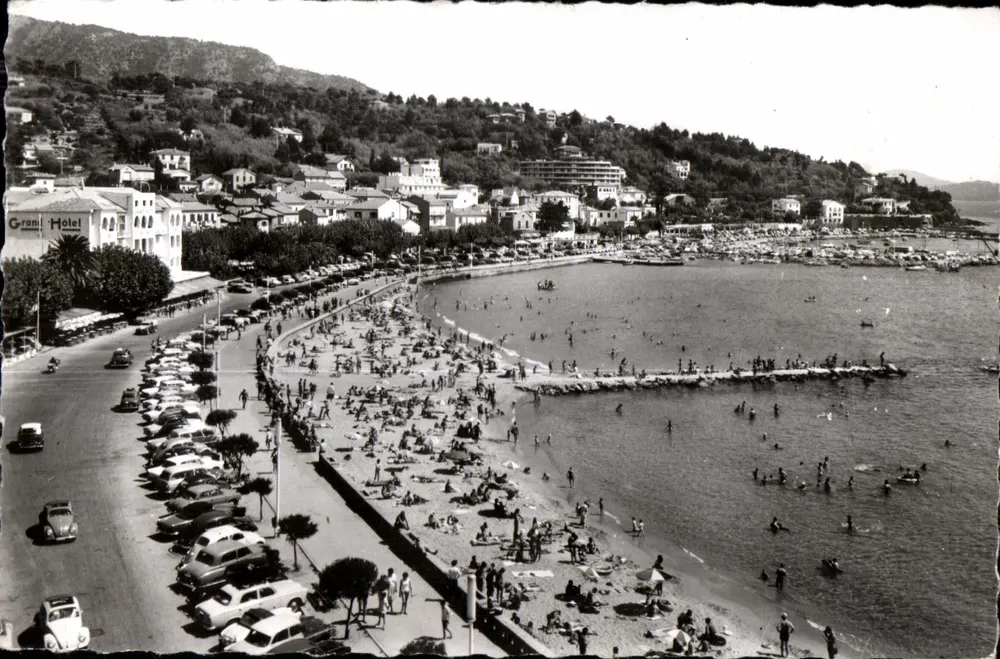 Le Lavandou — Der Strand und die Promenade — Editions S.E.R.T. 46-195 - Vorderseite