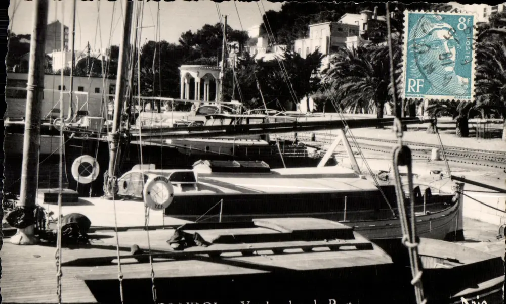 Puerto de Cannes — vista de los barcos — editor no visible - Anverso