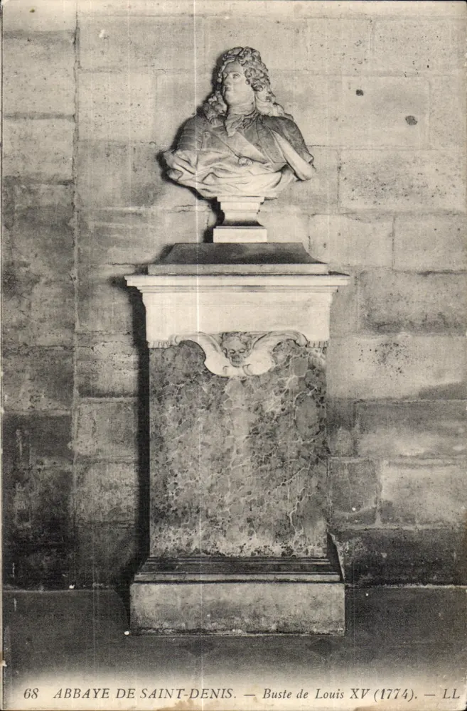 Abadia de Saint-Denis — Busto de Luís XV (1774) — LL - Frente
