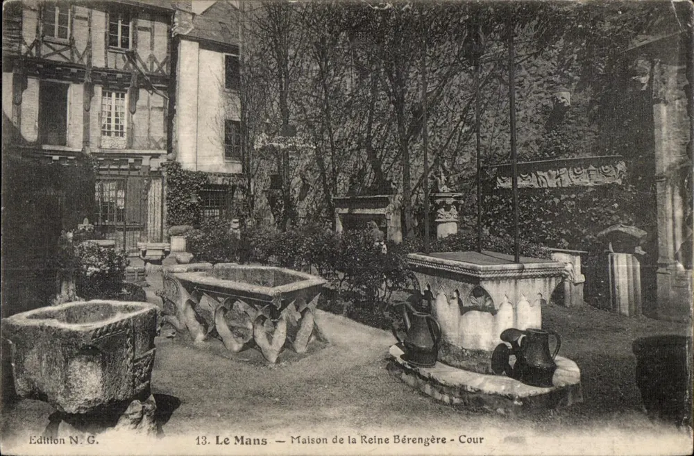 Le Mans — Haus der Königin Berengère — Hof - Vorderseite