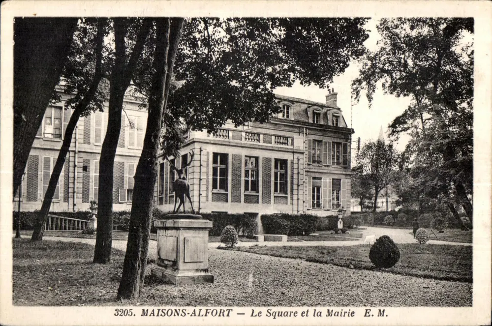 MAISONS-ALFORT — Le Square et la Mairie — E.M. n°3205 - Anverso