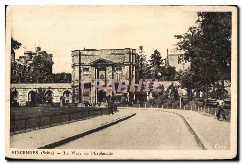 Vincennes (Seine) — La Place de l'Esplanade — C. Cland - Voorkant