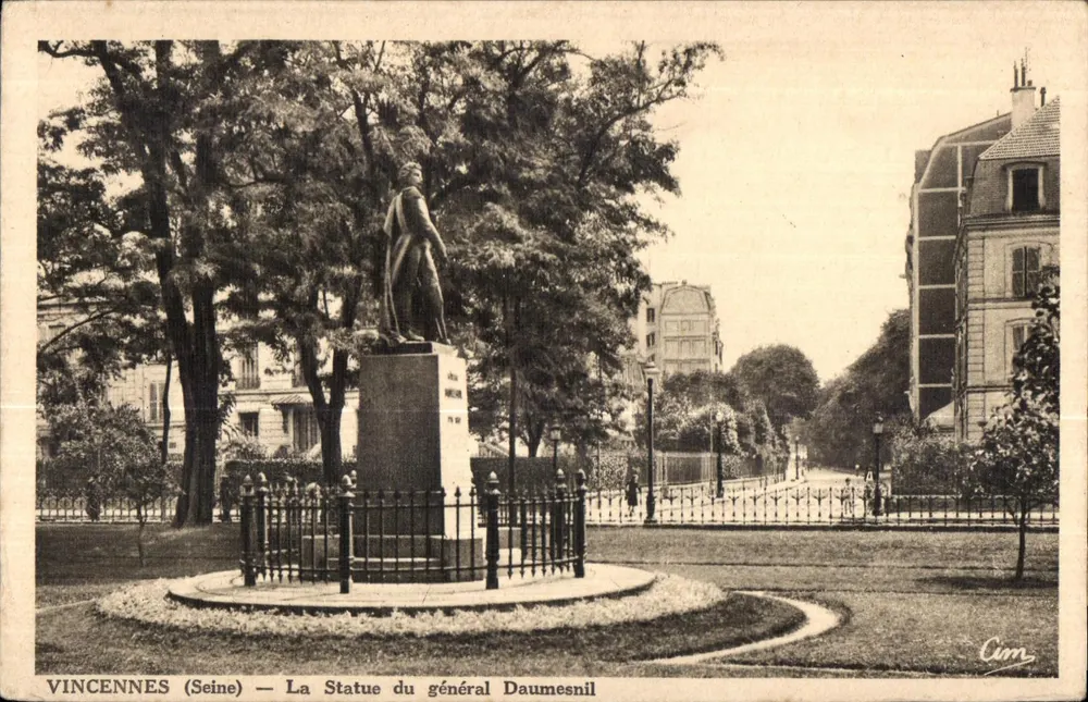 Vincennes (Seine) — A Estátua do general Daumesnil — Cim - Frente