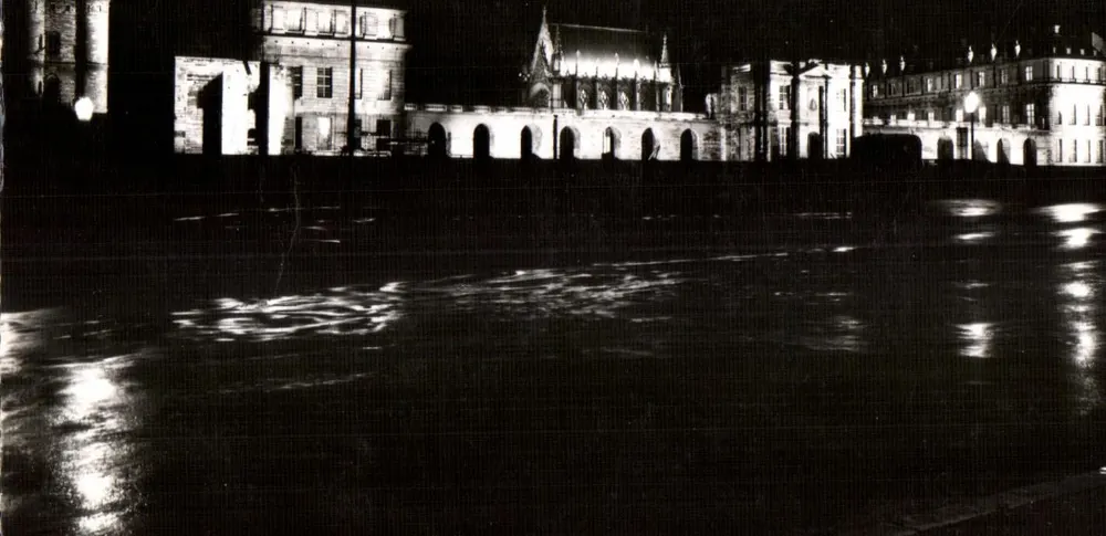 O Castelo de Vincennes durante as iluminações — Edição Alfa, n°1 - Frente