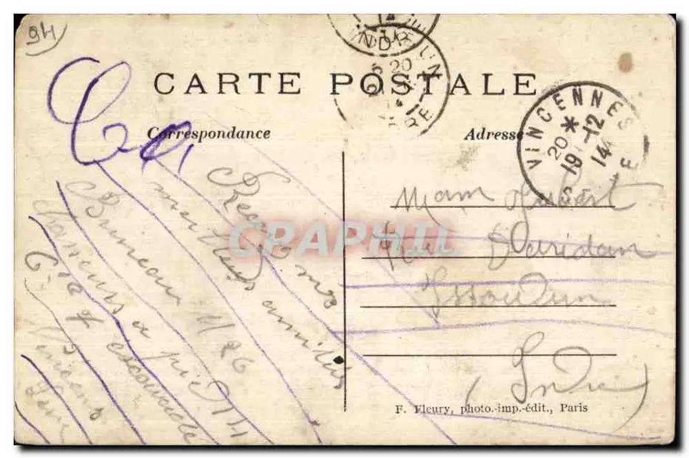Vincennes — Vista interna do forte (o donjon transformado em Museu) — à direita a capela - Verso