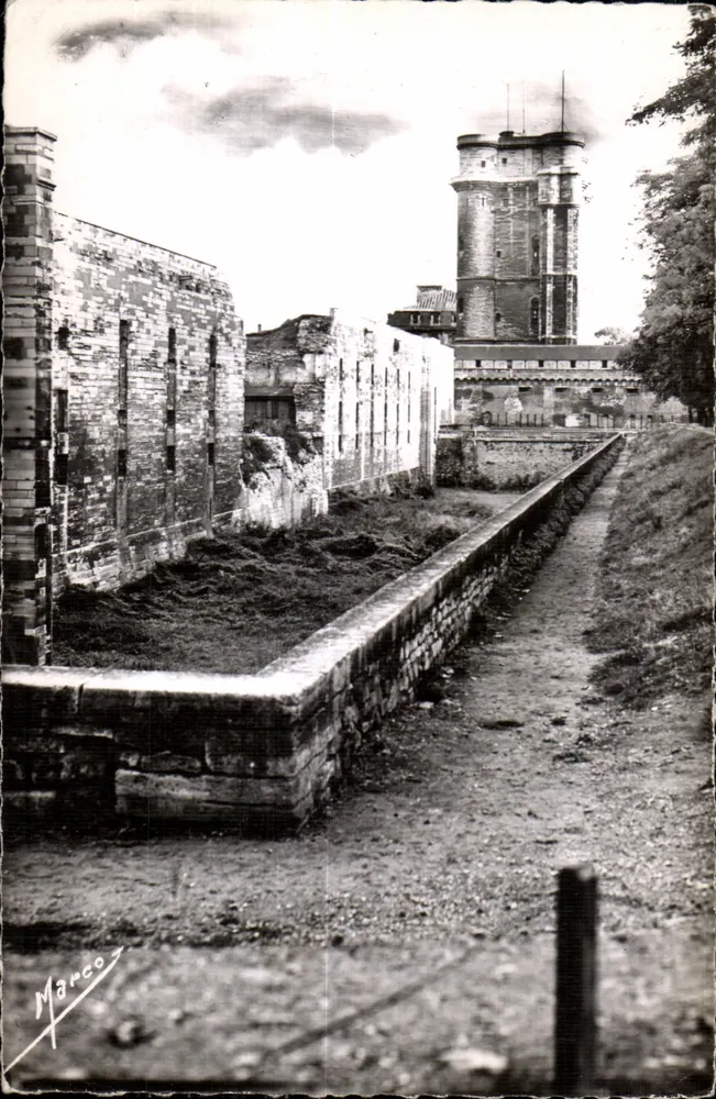 Vincennes — O Castelo — Marco - Frente