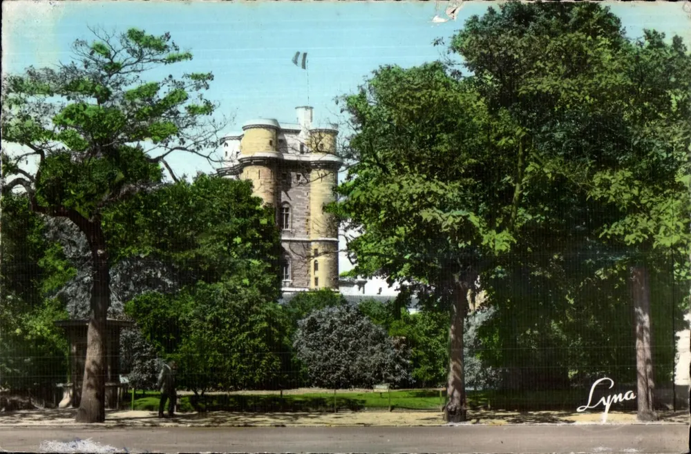 Het Donjon van Vincennes — 14e eeuw — Lyna - Voorkant