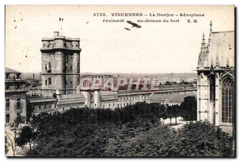 Vincennes — Der Bergfried — Flugzeug, das über das Schloss fliegt — E.M. — n° 3752 - Vorderseite