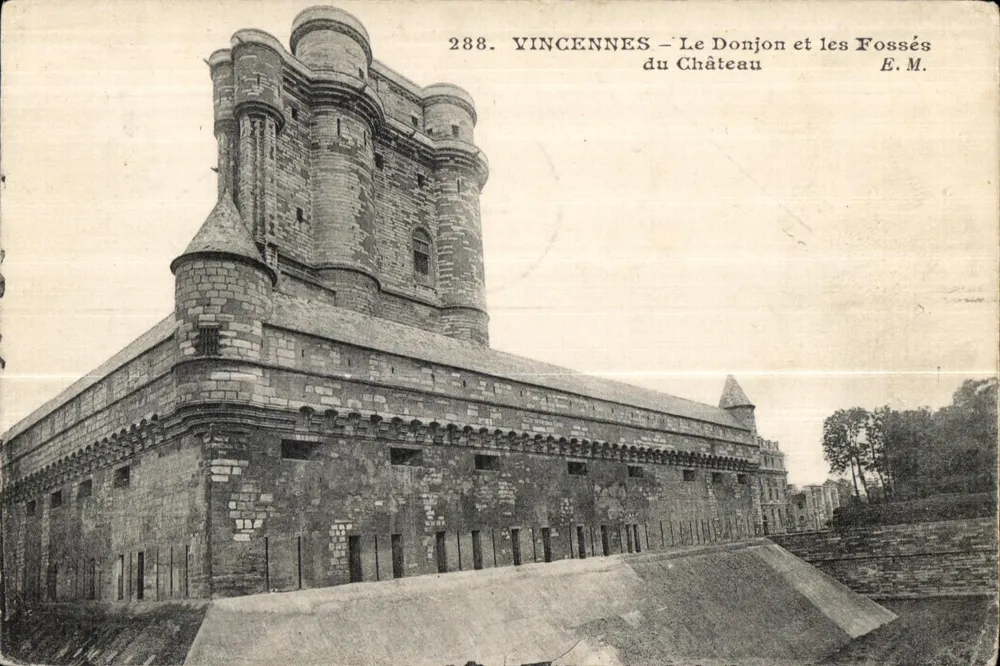Vincennes — Der Bergfried und die Gräben des Schlosses — E.M. n°288 - Vorderseite