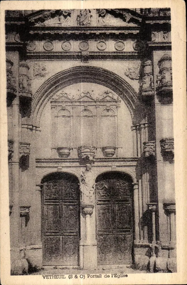 Vetheuil — Portal der Kirche — S & O - Vorderseite