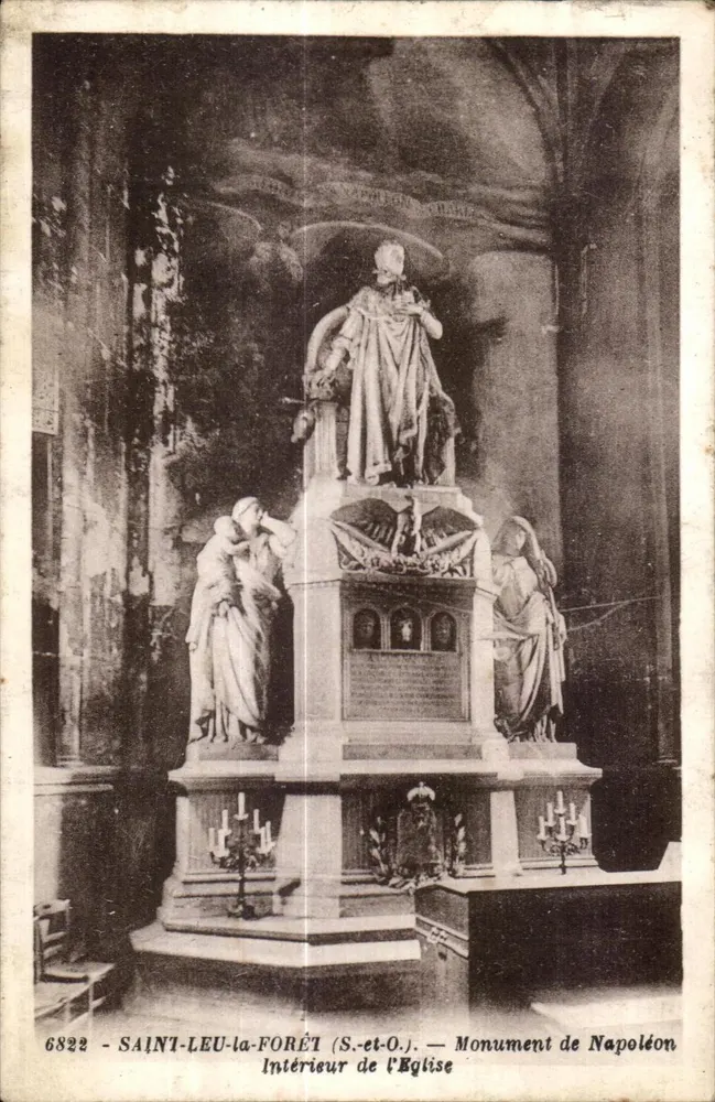 Saint-Leu-la-Forêt (S.-et-O.) — Innenansicht der Kirche — Napoleon-Denkmal - Vorderseite