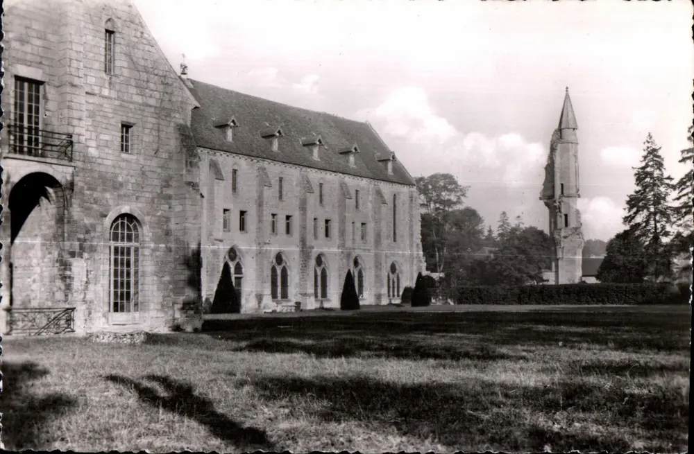 Abtei Royaumont — Allgemeine Ansicht (Ostseite) — André Lépine, Paris - Vorderseite