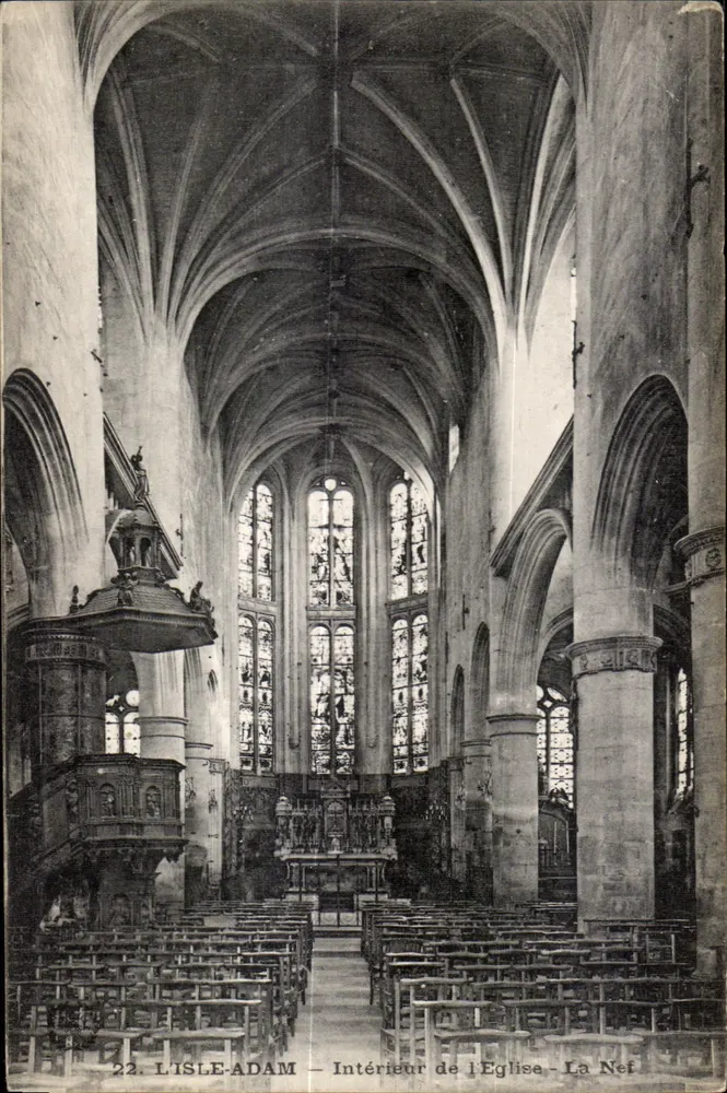 L'ISLE-ADAM — Innenraum der Kirche — Die Kirchenschiff - Vorderseite