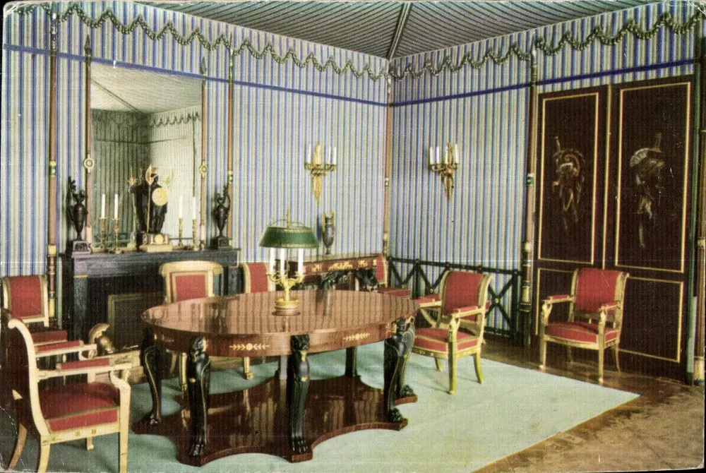 Sala do Conselho — Museu de Malmaison — H. Benoit-Gebelin, Paris - Frente