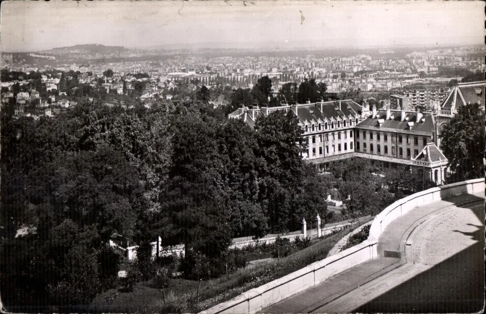 Meudon — Vista Geral em Direção ao Monte Valérien — Abeille, Paris - Frente