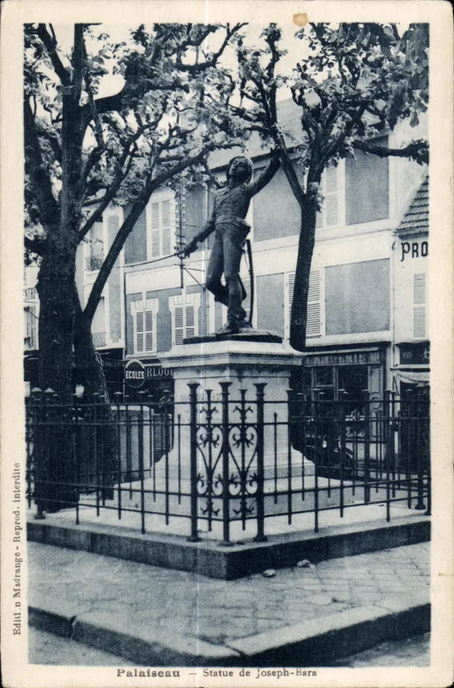पैलेज़ऊ — जॉसेफ-बारा के स्टेट्यू — एडिटर मैड्रांज - आगे