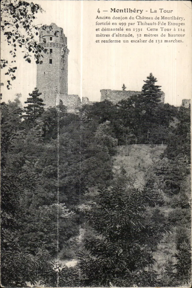 Montlhéry - A Torre — Antigo donjon do Castelo de Montlhéry, fortificado em 999 por Thibault-File Etoupes - Frente