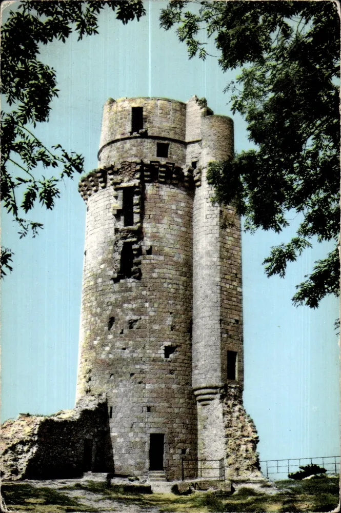 Velho Donjon de Montlhéry — fortificado em 991 por Thibaut de Étoupe — editor Combier, n° 78381 - Frente