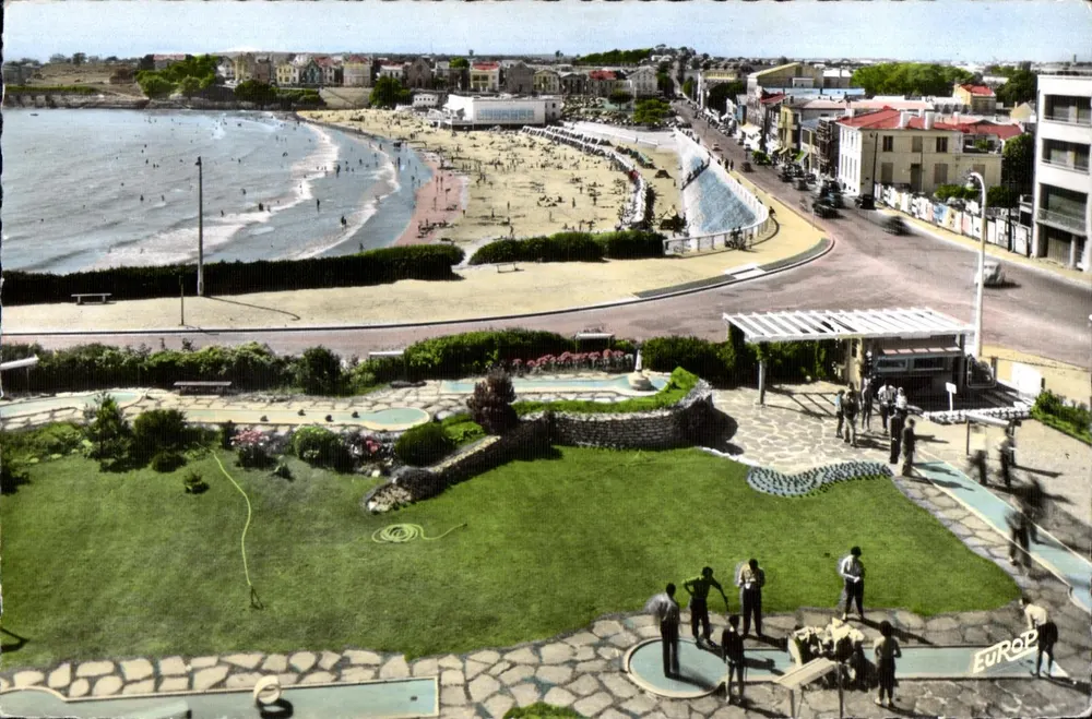 Pontaiillac (Charente-Maritime) — Het mini-golfveld en de strand — Uitgave van l'Europ - Voorkant