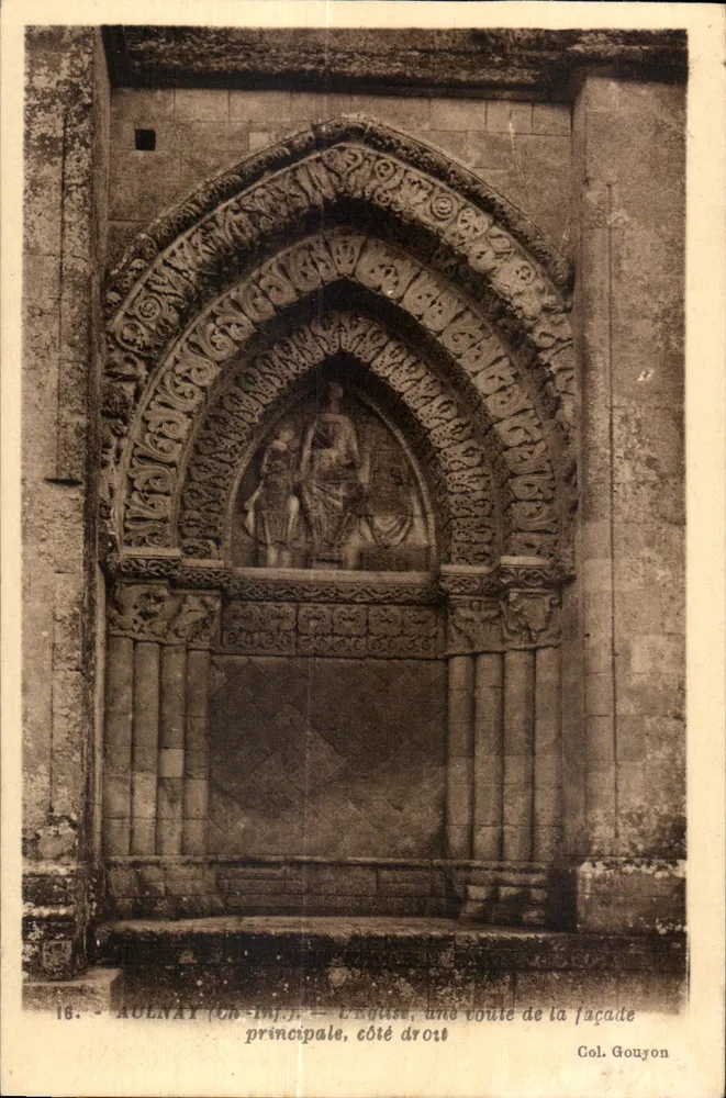 Aulnay (Ch.-Inf.) — Das Hermitage, ein Keilstein der Hauptfassade, rechte Seite — Col. Gouyon - Vorderseite