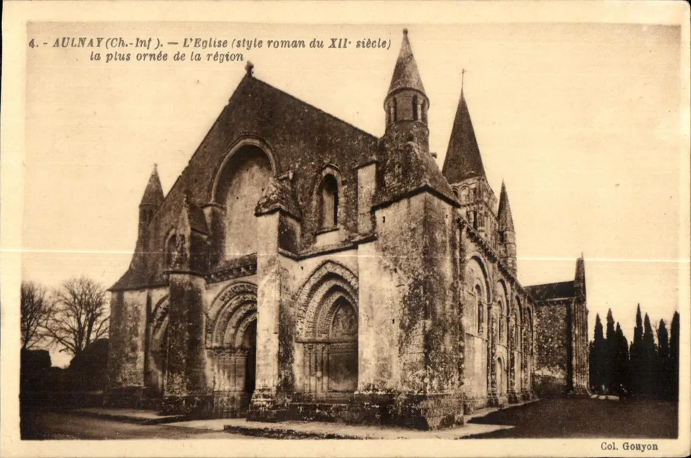 Aulnay (Charente-Inférieure) — Die Kirche (romanischer Stil des 12. Jahrhunderts), die am meisten verzierte der Region — Col. Gouyon - Vorderseite